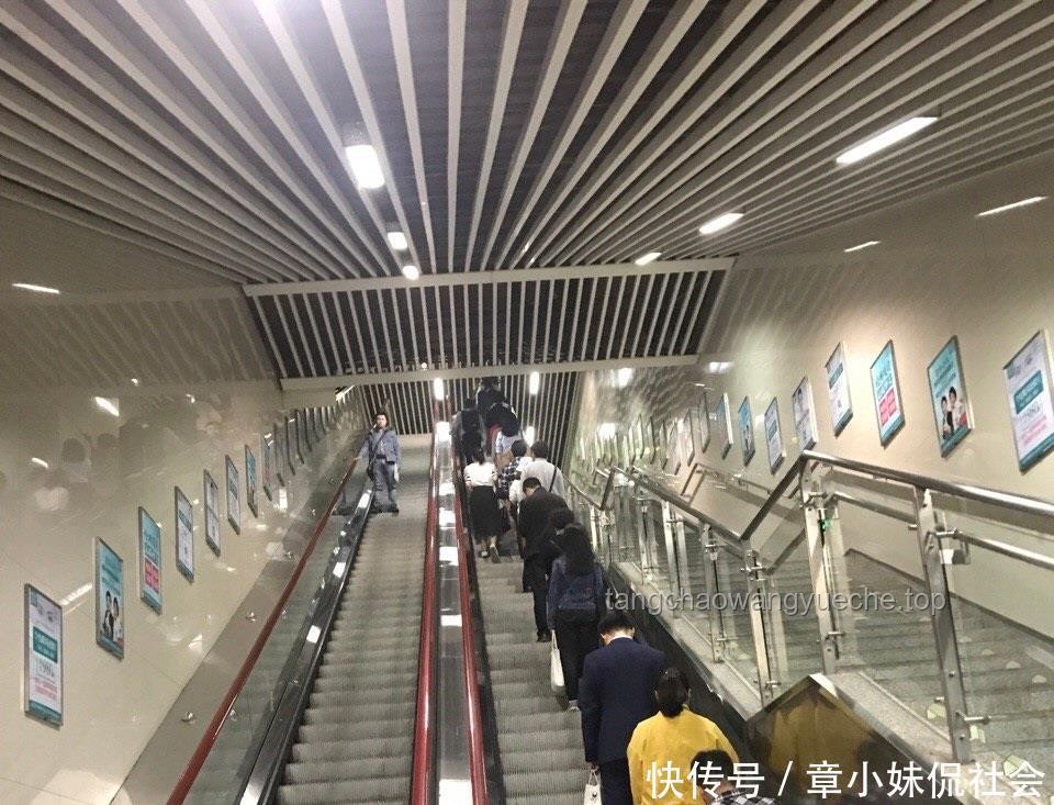 北京地铁废除“左行右立”的背后原因